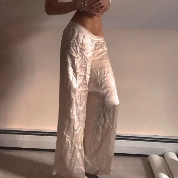 Tamara Mellon Elegant Cream Velvet Wide-Leg Pants - Picture 2 of 8